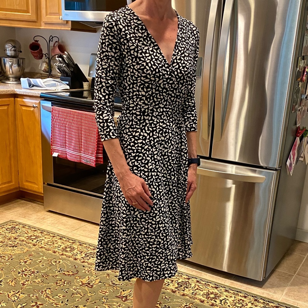 Banana Republic Black and White Long Sleeve Wrap Dress XS